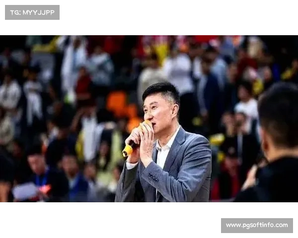 萨姆纳与萨林杰队内训练争球权，杜锋巧妙化解